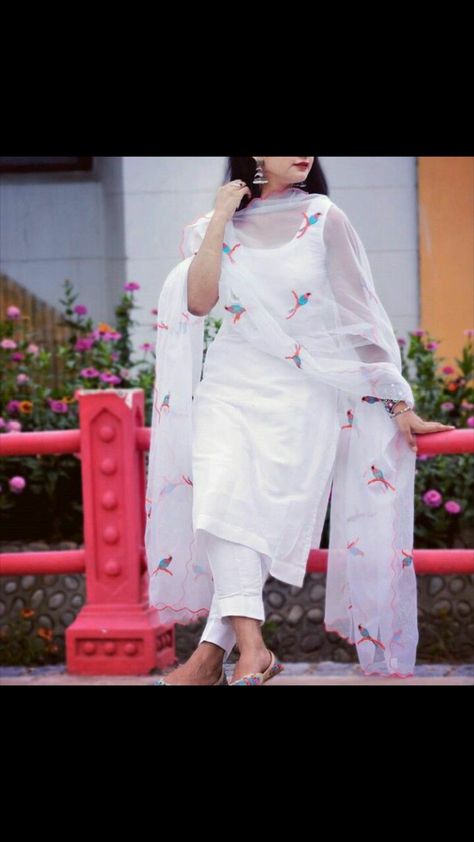 BEAUTIFUL PLAIN WHITE SUIT WITH EMBROIDERED WHITE DUPPATA IS MORE ENOUGH TO CREATE ATTENTION OF OTHERS. Dress With Dupatta, Ladies Suits Indian, Kurti Pant With Dupatta, Flared Top, Maxi Design, Kurti Pant, Wedding Party Wear, Indian Designer Suits, Fancy Frocks