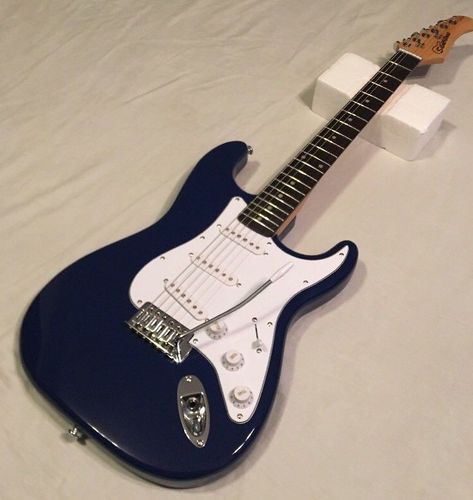 Electric Guitar Navy Blue, Electric Guitar Blue Aesthetic, Navy Blue Electric Guitar, Electric Guitar Colors, Cool Guitars Electric, Blue Electric Guitar Aesthetic, Navy Blue Guitar, Dark Blue Electric Guitar, Eletric Gutair