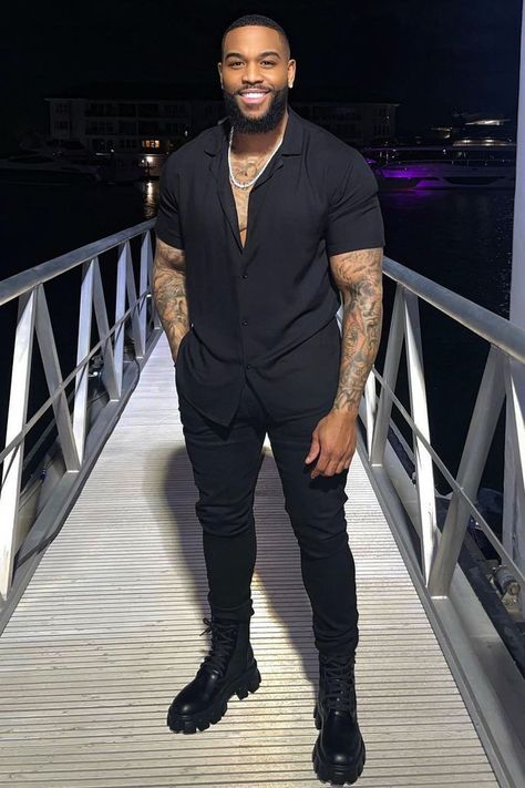 Mens Black Jeans Outfit Casual, Fitted Outfits For Men, Men All Black, Casual All Black Outfit Men, All Black Casual Outfit Men, Black Men All Black Outfit, Black Man Date Night Outfit, Men Dinner Outfit Night Casual, Men Nightclub Outfit