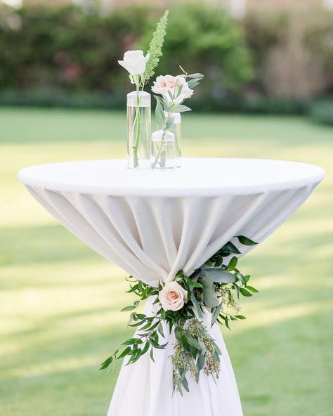 #tablescapetuesday 💯 High Table Decorations, Cocktail Table Centerpieces, Wedding Cocktail Tables, Cocktail Table Decor, Bud Vases Wedding, Cocktail Hour Decor, White Cocktail Tables, Wedding Cocktail Party, Cocktail Hour Wedding