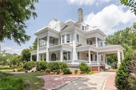 Southern Homes, Perrysburg Ohio, Widows Walk, Greenwich Connecticut, Porte Cochere, Entrance Foyer, Celebrity Homes, Mansions For Sale, Grand Entrance