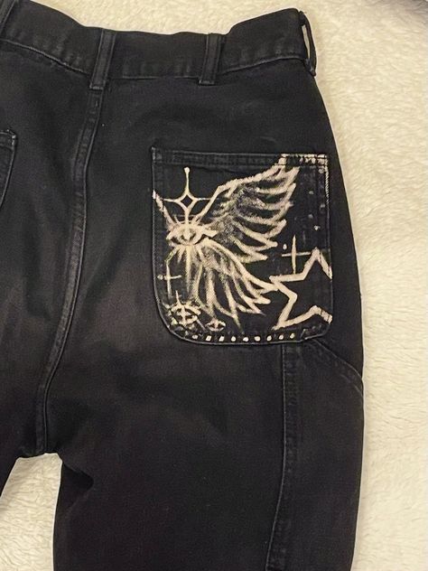 Upcycling, Things To Bleach On Jeans, Converse Bleach Design, Jeans Pockets Design, Bleach Black Hoodie Diy, Bleach Design Shirt Diy, Black Jeans Diy Ideas, Bleach Designs On Black Jeans, Bleach On Black Jeans