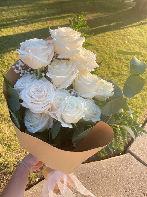 Rose Buket, Drawing Creative Ideas, Easy Drawing Ideas For Beginners, Roses Bouquet Gift, Birthday 21, Beginners Drawing, Flower Boquet, White Flower Bouquet, Paige Spiranac