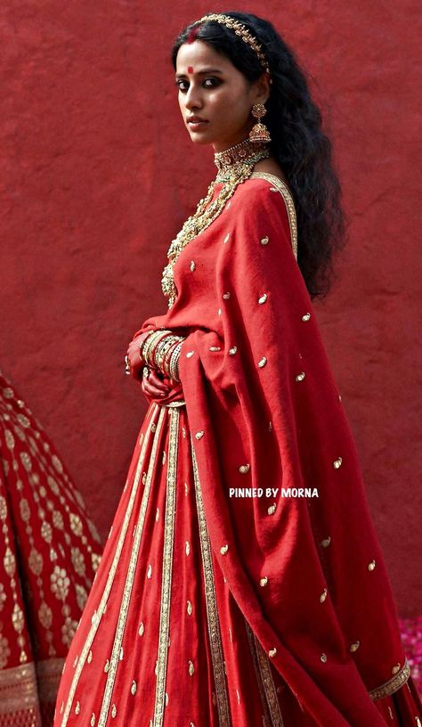 Sabyasachi Mukherjee, Indian Wedding Fashion, Indian Saree Blouse, Indian Saree Blouses Designs, Technology Fashion, Single Girl, Indian Aesthetic, Traditional Looks, Shoot Ideas
