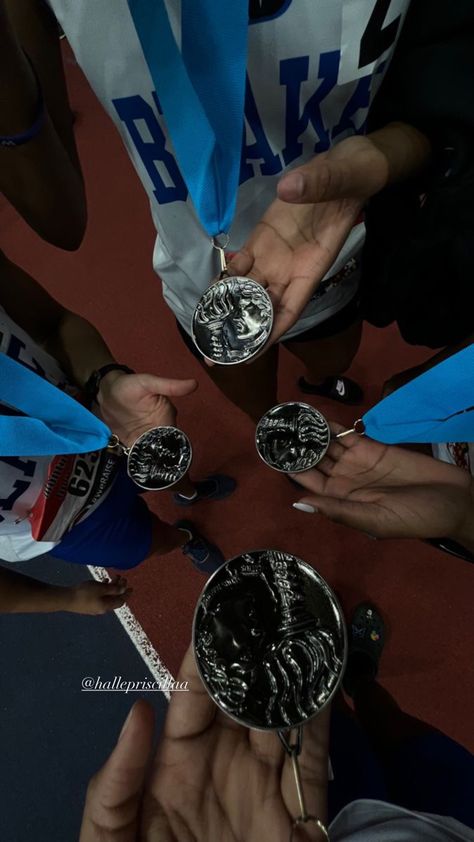 Indoor Track Aesthetic, Track Field Aesthetic, Track Vision Board, Student Athlete Aesthetic, College Track, Track Aesthetic, Athlete Aesthetic, Football Medals, Track Season