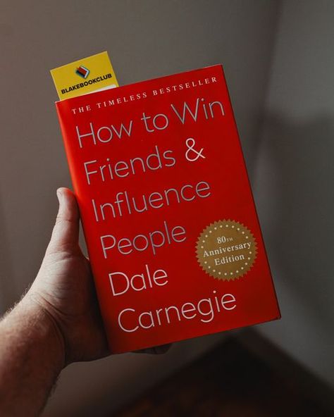 Blake | Nonfiction Books on Instagram: "SWIPE for 30 Lessons from How to Win Friends and Influence People. Using the book's simple but effective principles, you can build lasting relationships and get better at communicating. The book teaches effective communication skills, a positive attitude towards life and people, self-improvement, and principles of influence and leadership. #communicationskills #personaldevelopment #selfhelpbooks #nonfictionbooks" The Art Of People Book, Books On Effective Communication, Books For Communication Skills, Attitude Books, Books For Communication, Communication Books, Lasting Relationships, Communication Book, Influence People