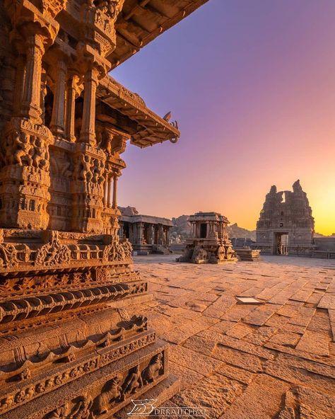 Karnataka Temple Photography, Bonito, Hinduism Aesthetic Temple, Indian Historical Aesthetic, Hampi Photography Architecture, Indian Temples Aesthetic, Temple Aesthetics Indian, South Indian Temple Aesthetic, Kannada Aesthetic