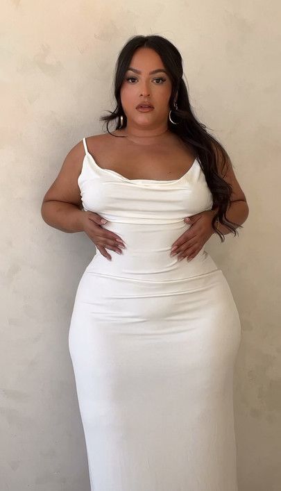 Plus Size Posing, Plus Size Baddie Outfits, Tic Toc, Modelos Plus Size, Jersey Skirt, Looks Plus Size, Curvy Dress, Fat Women, Elegantes Outfit