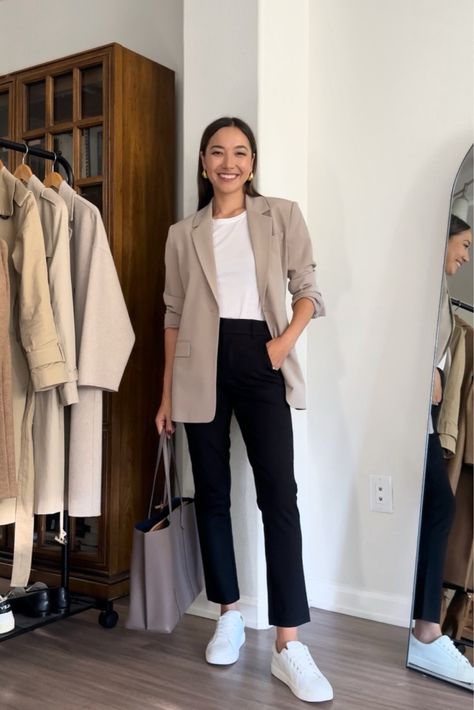 Beige Blazer Outfits, Young Professional Outfits, Casual Work Outfits Women, Smart Casual Attire, Smart Casual Work Outfit, Smart Casual Women, Spring Business Casual, Business Casual Blazer, Blazer Outfits Casual