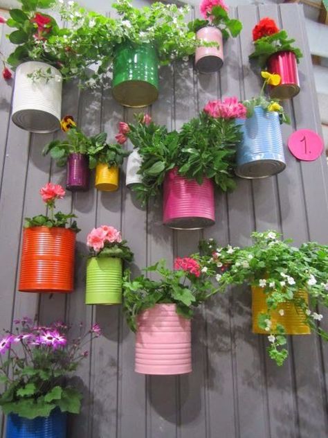 11 ways to repurpose old tin cans Taman Vintage, Kebun Herbal, Painted Tin Cans, Cute Garden Ideas, Taman Diy, Tiny Garden Ideas, Jardim Diy, Fence Planters, نباتات منزلية