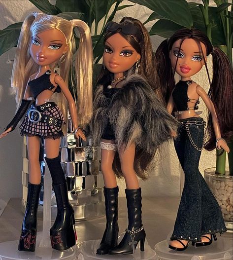 Brats Outfits Inspiration, Bratz Iconic Outfits, Bratz Doll Outfit Ideas, Bratz Doll Aesthetic Outfits, Bratz Outfits Ideas, Bratz Birthday Outfit, Brats Halloween Costumes, Bratz Style Inspiration Outfits, Bratz Dolls 2000s