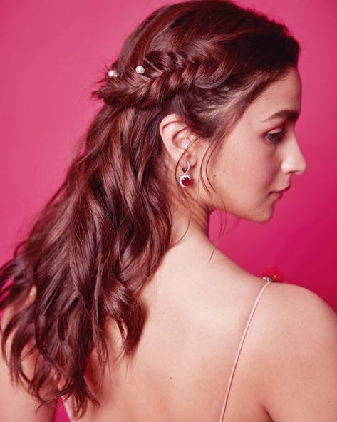 Balayage, Alia Bhatt Hairstyles, Sister Of The Bride, Hair Style On Saree, Engagement Hairstyles, Traditional Hairstyle, Actress Hairstyles, Bollywood Hairstyles, Hairdo Wedding