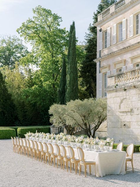 Chateau Wedding Decor, French Wedding Decor, Linens For Wedding, Outdoor Wedding Reception Decorations, French Wedding Venues, French Themed Wedding, Table Centerpieces Wedding, Elegant Wedding Decor, Rome Wedding