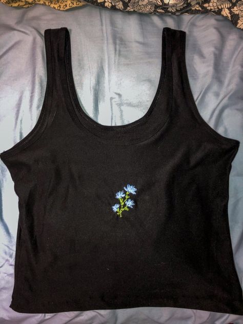 Tank Top Embroidery Ideas, Embroidery On Tank Top, Tank Top Embroidery Diy, Flower Embroidery Clothes, Embroidered Tank Top Diy, Broderie Sur Tee Shirt, Embroidered Top Diy, Pinoy Boys, Flower Embroidery Shirt