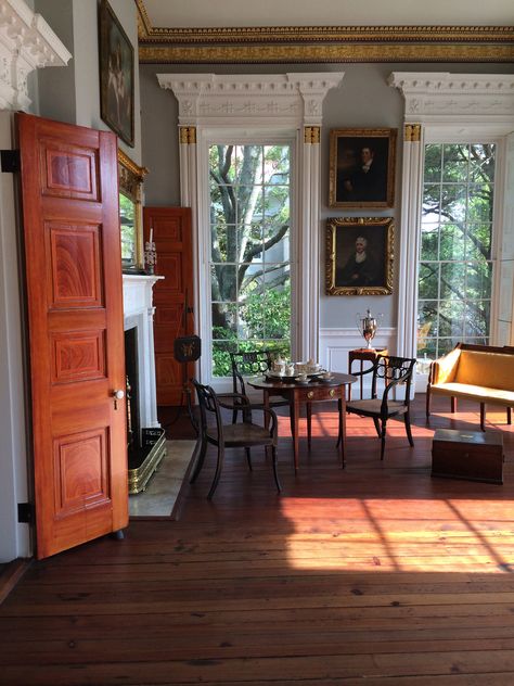 Nathaniel Russell House, Charleston, SC American Interior, Southern Homes, Nathaniel Russell, Colonial Colors, Historical Interior, Charleston Style, Antebellum Homes, Morning Room, Ivy House