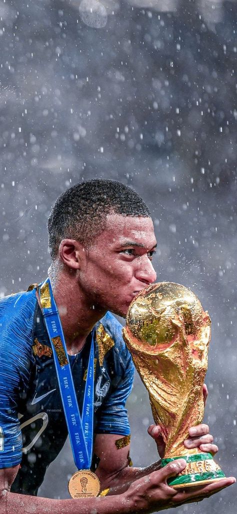 Mbappe wining the world cup 2018 World Cup Wallpaper, France World Cup 2018, Mbappe Wallpaper, Cup Wallpaper, France National Football Team, Cristiano Ronaldo Goals, Messi Pictures, Messi World Cup, Wallpaper Football