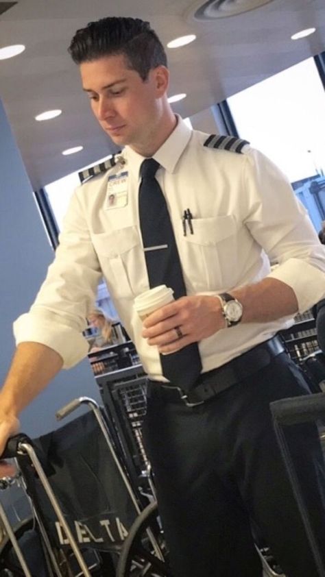 Pilot Uniform Men Aesthetic, Pilot Uniform Men, Airplane Jewelry, Groom Suit Black, Pilot Humor, Pilot Uniform, Redhead Men, Hot Country Men, Men's Uniforms