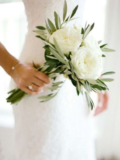 Less is More - Minimalist Wedding Gowns & Bouquets ~ Yard Sale Weddings Simple Bridal Bouquets, Small Bridal Bouquets, Small Wedding Bouquets, Simple Wedding Bouquets, Greenery Wedding Bouquet, Wedding Boquet, Nutrition Quotes, Summer Wedding Bouquets, Wedding Bouquets Bride