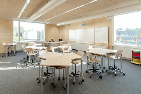 Gallery of Timber School in Kuhmo / ALT Architects + Architecture Office Karsikas - 12 Architecture Classroom, Classroom Interior, Architect Logo, Modern Classroom, School Interior, Timber Buildings, Education School, Classroom Design, Architecture Office