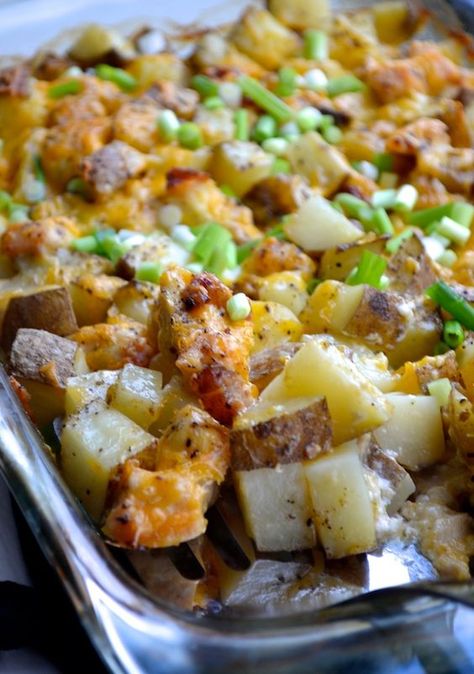 Loaded Potato Casserole, Loaded Chicken And Potatoes, Chicken Potato Casserole, Loaded Baked Potato Casserole, Baked Potato Casserole, Loaded Baked Potato, Potatoe Casserole Recipes, Appetizers Easy Finger Food, Fried Cabbage