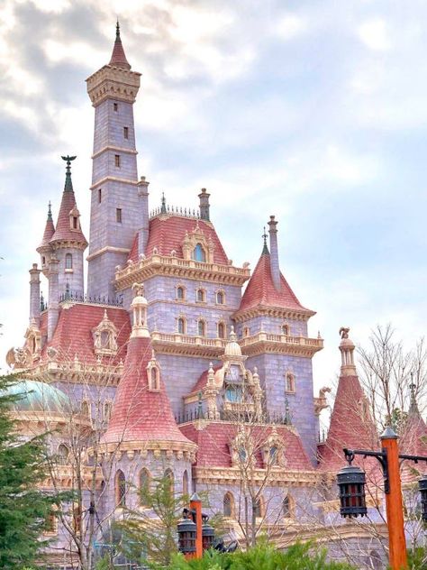 Beauty And The Beast Castle, Beast Castle, Dunia Disney, Beast's Castle, Image Princesse Disney, Castle Aesthetic, Sleeping Beauty Castle, Film Disney, Tokyo Disney Resort