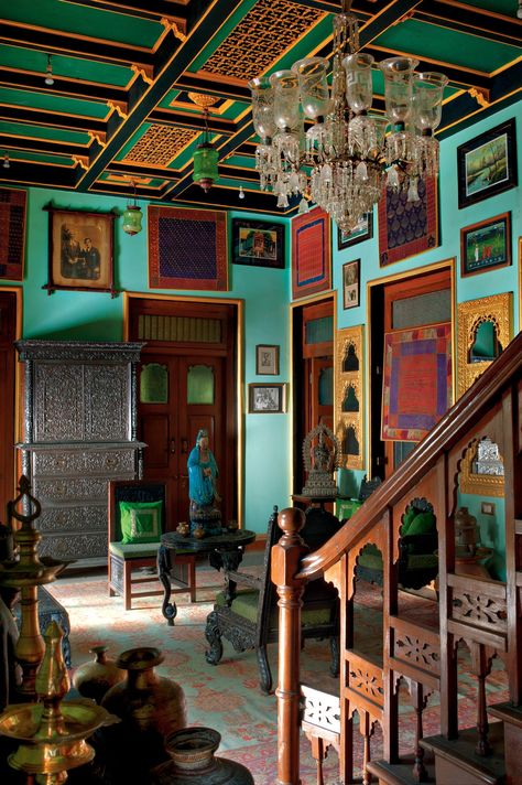 These spaces will inspire some serious wanderlust (and maybe make you want to redecorate). Asian Interior, Indian Interior Design, India Decor, Indian Living Rooms, Indian Interiors, Indian Homes, Deco Boheme, Teak Furniture, Indian Home