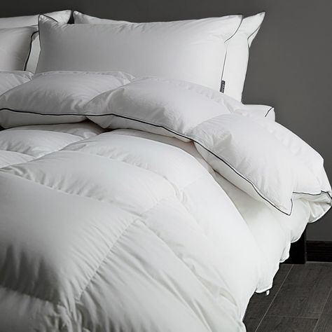 PRICES MAY VARY. 100% DOWN FIBER FILLING- The luxury white down comforter provides great warmth and cooling properties for most people's year-round comfort.100% down fiber makes an incomparable lightweight and softness, ensuring you remain comfortably dry while staying warm. Experience the magic of a "breathable" comforter, keeps you cozy and fresh all night SILKY SMOOTH FABRIC - Enter a world of unparalleled tranquility and velvety softness with 430 Thread Count cotton blend shell (58% COTTON 4 White Down Comforter, Feather Comforter, Modern Blankets, Hotel Collection Bedding, Down Comforters, Luxurious Bedroom, Soft Comforter, Down Comforter, Hotel Collection