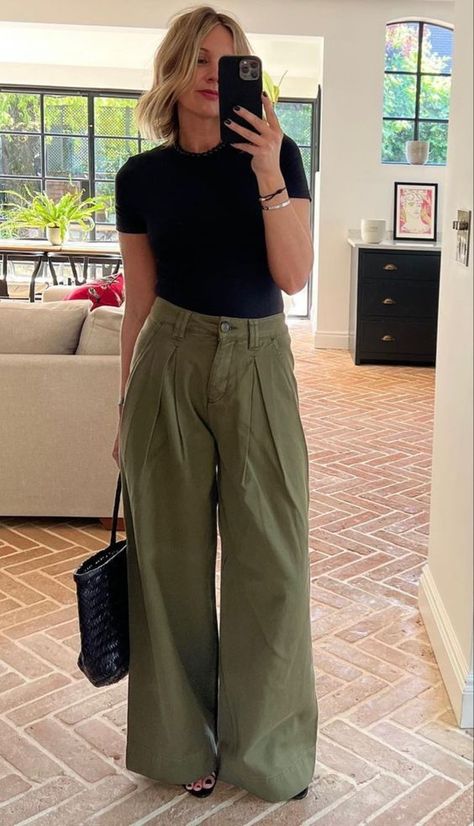 Olive Green Pant Outfit, Olive Trousers Outfit, Olive Green Trousers Outfit, Green Pant Outfit, Green Wide Leg Pants Outfit, Olive Green Shirt Outfit, Pants Women Outfit, Outfits Pantalon Verde, Pant Outfit Ideas