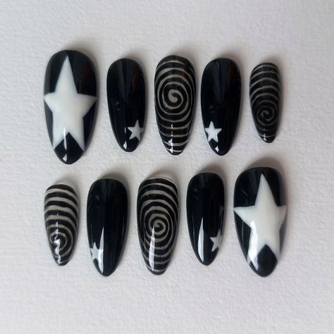 ig: starellaaz Goth Nails With Gems, Black Gel X Nails Almond, Witches Nail Art, Gothic Long Nails, Artic Monkeys Nail Art, Black And Purple Almond Nails, Grunge Star Nails, Simple Star Nail Designs, Alternative Nails Short