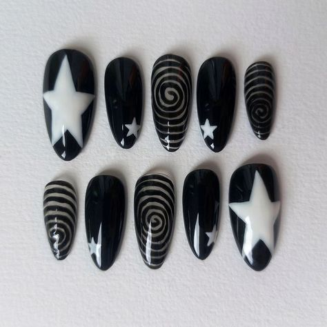 ig: starellaaz Witches Nail Art, Gothic Long Nails, Artic Monkeys Nail Art, Grunge Star Nails, Black And Purple Almond Nails, Simple Star Nail Designs, Emo Summer Nails, Alternative Nails Short, Almond Nails Grunge