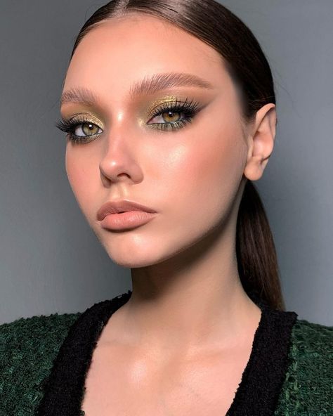 Olive Makeup Looks, Makeup For Olive Green Dress, Bold Glam Makeup, Green Makeup Ideas, Olive Makeup, Green Make Up, Make Up Color, Maquillage On Fleek, Natural Prom Makeup