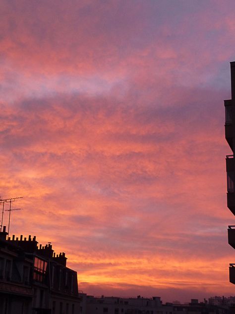 Ciel rouge au lever du soleil sur Paris  http://www.pariscotejardin.fr/2012/11/ciel-rouge-au-lever-du-soleil-sur-paris/ Photo Ciel, Paris Background, Ciel Rose, Editing Video, Love Backgrounds, Sky Pictures, Beach Wallpaper, Pretty Sky, Aesthetic Photography Nature