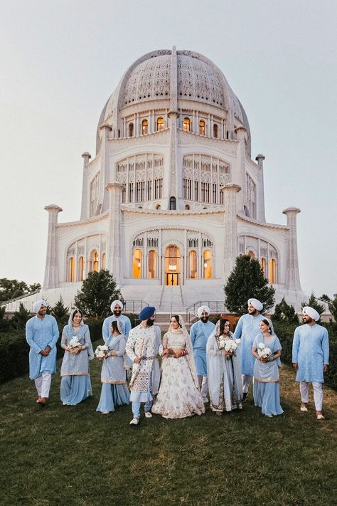 Punjabi Wedding Bridesmaids, Bridesmaid Dress Indian, Sikh Wedding Decor, Royal Wedding Outfits, Desi Bridesmaids, Pakistani Bridesmaids, Sikh Wedding Photography, Indian Fits, Bridesmaid Suits