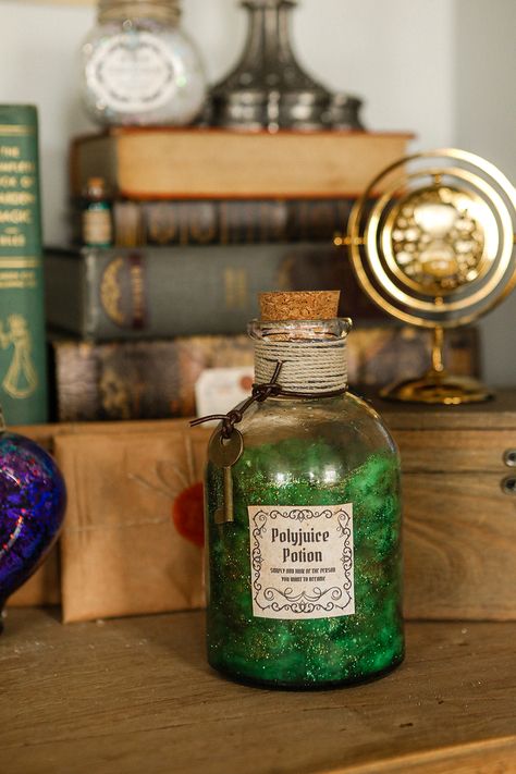 how to make potion bottles diy Harry Potter Potions Diy, Diy Harry Potter Potions, Harry Potter Potions Recipes, Potion Bottles Diy, Harry Potter Potion Ingredients, Potions Diy, How To Make Potions, Harry Potter Potion Labels, Halloween Fireplace