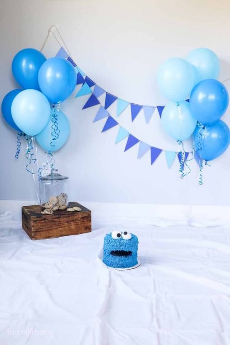 Smash Cake Party, Cookie Monster 1st Birthday Photoshoot, Blue Theme Birthday Party Decorations, 1 Birthday Boy Themes, Birthday Decoration For Boys, Decorate Birthday Party, Easy Birthday Cake Decorating, Monster Birthday Cake, Boys Birthday Party Ideas