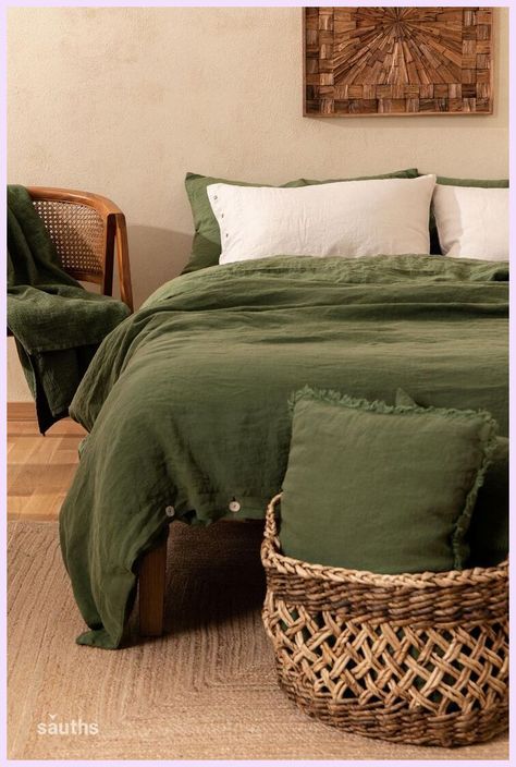 Bedroom Inspirations Green, Green Comforter Bedroom, Forest Green Bedrooms, Bedroom Aesthetic Dark, Green Bed Sheets, Green Bedroom Decor, Green Comforter, Green Duvet, Green Duvet Covers