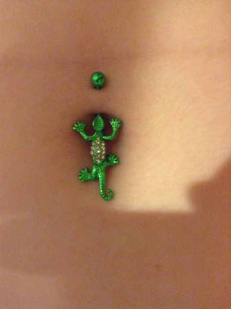 Batman Belly Button Piercing, Green Lizard, Belly Button Piercing Jewelry, Bellybutton Piercings, Belly Piercing Jewelry, Cool Piercings, Belly Button Jewelry, Cute Piercings, Belly Jewelry