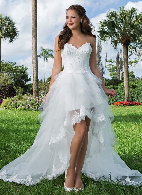 Fancy wearing a tea length wedding dress for your big day? We have 10 stunning knee-length dresses curated just for you! Wedding Dress Organza, Wedding Dress Short Front Long Back, Hi Lo Wedding Dress, Dress Short Front Long Back, Wedding Dress Short, Wedding Dresses High Low, Mini Wedding Dresses, Tea Length Wedding, 2016 Wedding Dresses