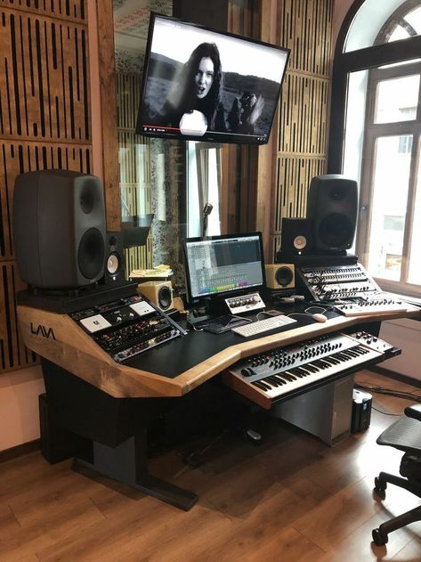 Music Studio Desk, Recording Studio Desk, Ruangan Studio, Home Studio Desk, Music Studio Decor, Home Recording Studio Setup, Recording Studio Setup, Music Recording Studio, Home Music Rooms