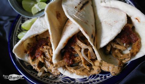 tacos arabes puebla recipe Essen, Pork Leg Recipes, Mexico In My Kitchen, Chipotle Tacos, How To Make Taco, Dried Peppers, Green Salsa, Taco Meat, Pita Bread