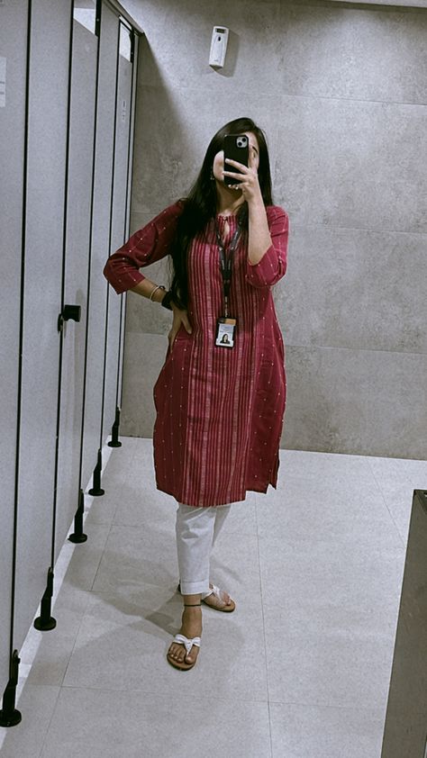 #office #officewear #ootd #outfits Kurta For Office Women, Office Outfits Women Kurti, Indian Office Look, Interview Outfit Women Indian, Poses For Office Pictures, Formal Office Outfits Women Indian, Formal Kurtis For Women For Office, Indian Office Wear Women Work Outfits, Ethnic Office Wear For Women