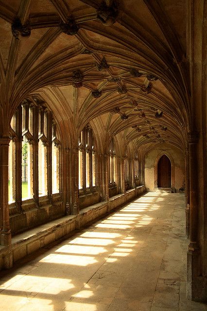 Cloisters at Lackock Abbey, Wiltshire, England. Wallpaper Harry Potter, Tapeta Harry Potter, Hufflepuff Aesthetic, Images Harry Potter, Hogwarts Aesthetic, Slytherin Aesthetic, 다크 판타지, Harry Potter Pictures, Harry Potter Wallpaper