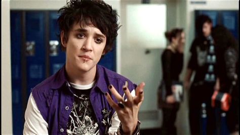 Kyle Gallner in Jennifer's Body. Because cute goth boys don't exist in the real world. Caster Chronicles, Colin Gray, Kyle Gallner, Punk Guys, Male References, Jennifers Body, Scene Punk, Adam Brody, Emo Boy