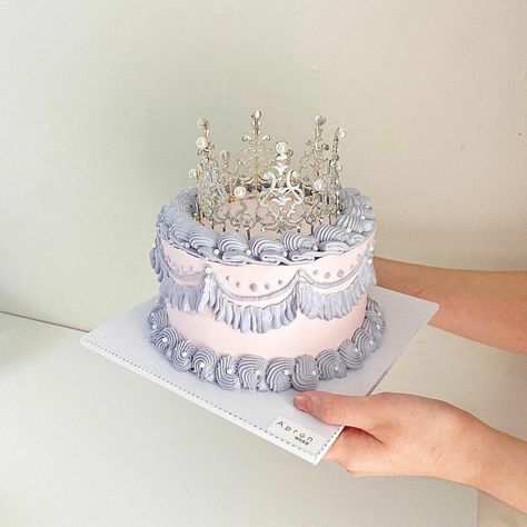 18th Birthday Cake/Cakes/Minimalist Cake/Pretty Cake Korean Bday Cake, Birthday Cake With Crown, Crown Cake Design, Korean Cake Design, Cake With Crown, Sailor Moon Cake, Crown Cakes, Birthday Cake Crown, 17 Birthday Cake