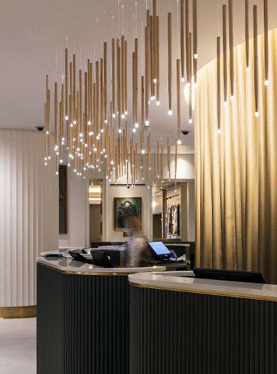 Nulty - Hard Rock Hotel & Cafe, London - Maple Drumstick Light Feature Above Reception Desk Sparkling Fibre Optics Hotel Chandelier Lobbies, Modern Hotel Lobby Reception, Modern Hotel Lobby Design Luxury, Luxury Hotel Lobby Reception, Luxury Reception Desk, Lobby Lights, Chandelier Lobby, Lobby Design Reception, Hotel Reception Design