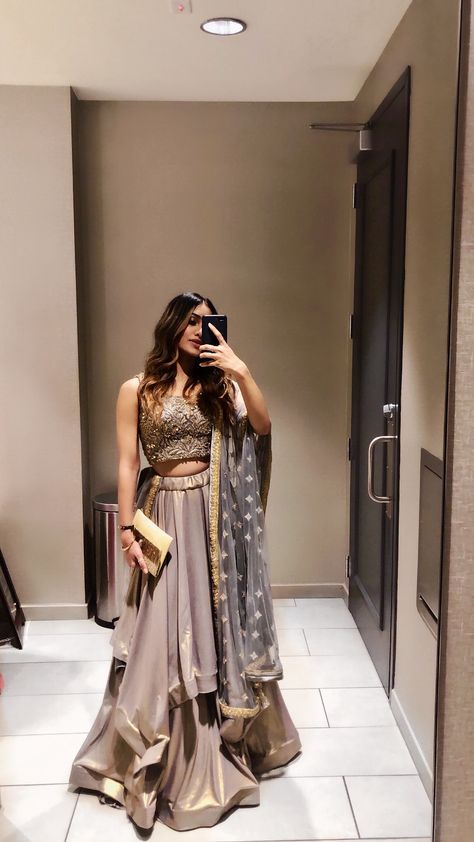 Add me on Instagram: @hawtinjuly Indian lenghas like these are a show stopper. Lenghas change style almost every year and getting your hands on the best has a formula. But how do you get your hands on them? Click on the link to get the scoop. Modern Lengha Dress, Lengha Styles Modern, Prom Dresses Indian Style, Indian Style Prom Dress, Lengha For Prom, Indian Outfits Lehenga Modern, Ghagra Choli Modern, Modern Lengha Designs, Lengha Prom