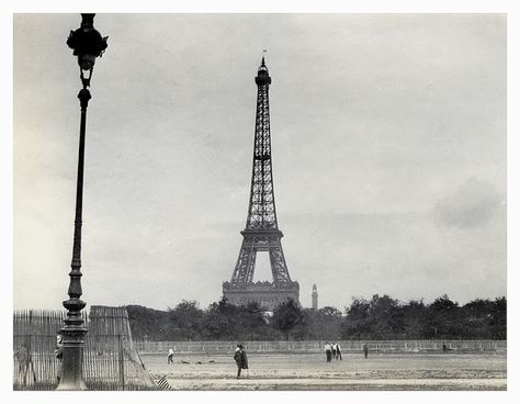 vintage everyday: 14 Amazing Found Snapshots of Paris in the 1920s Gustave Eiffel, Paris 1920s, Eiffel Tower Photo, Paris 1920, Vintage Eiffel Tower, Paris Dream, Old Paris, Paris Eiffel Tower, Paris Street