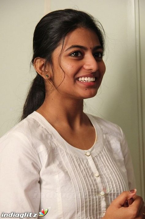 Anandhi Anandhi Kayal, South Indian Wedding Hairstyles, Egyptian Beauty, Indian Natural Beauty, Indian Wedding Hairstyles, Tamil Actress, Beautiful Bollywood Actress, Actress Photos