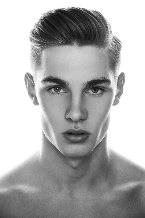 A males facial structure is quite different to a womans as they have a broader jaw, and a larger forehead as when they start to get older their hair recedes. Depending on whether the male is slim or not he may have very prominent cheekbones, and he will have hollow temples and cheeks so that his facial features are very sharp and prominent. This can be easily achieved using contour and highlight using cream based make-up. Face Exercises For Men, For Jawline, Chiseled Jaw, Chiseled Jawline, Strong Jawline, 얼굴 그리기, Face Exercises, American Crew, Male Makeup