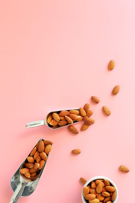 Almond Photography, Diy Almond Milk, Chocolate Almond Milk, Diy Chocolate, Healthy Inspiration, Minimalist Baker, Nut Milk Bag, Chocolate Almond, حلويات صحية